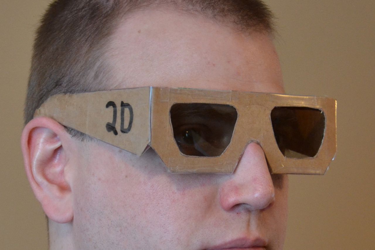Make your own cheap 3D to 2D glasses POWET.TV Games, Comics, TV